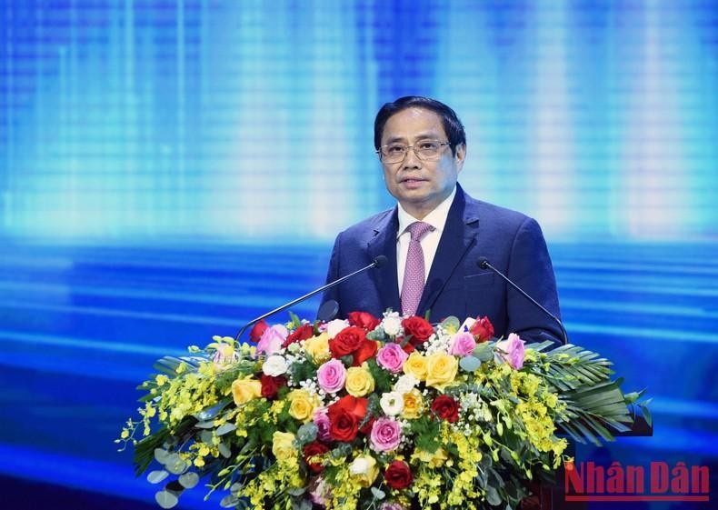 El primer ministro vietnamita, Pham Minh Chinh, habla en la ceremonia.