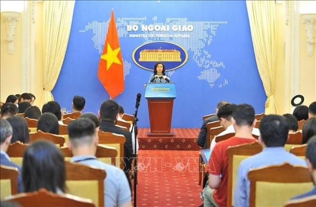 La portavoz de la Cancillería de Vietnam, Le Thi Thu Hang, responde las preguntas de la prensa. (Fotografía: VNA)