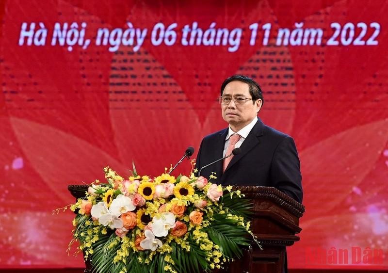 El primer ministro Pham Minh Chinh interviene en la cita.