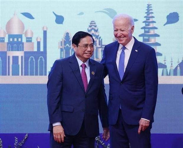 El primer ministro vietnamita, Pham Minh Chinh, y el presidente estadounidense, Joe Biden. (Fotografía: VNA)