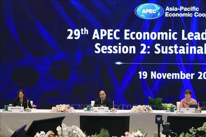 El presidente vietnamita, Nguyen Xuan Phuc en en la segunda sesión de la 29ª Reunión de Líderes Económicos de APEC (Fotografía: VNA)