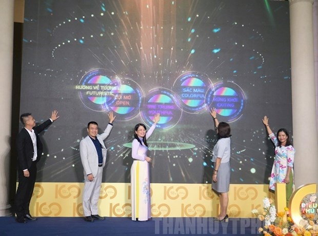 Realizan la ceremonia de lanzamiento del programa “Ciudad Ho Chi Minh - 100 cosas interesantes” 2022. (Fotografía: hcmcpv.org.vn)