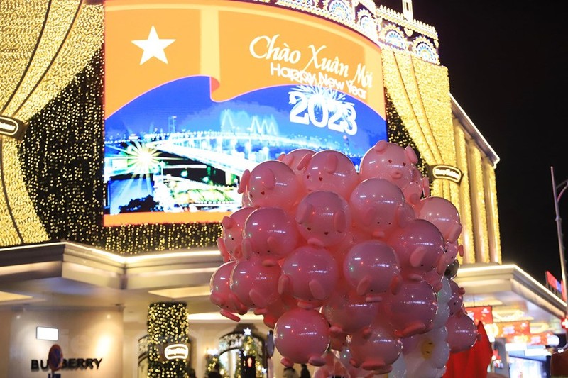 El ambiente de bienvenida al nuevo año llena las calles de Hanói. 