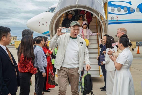 Turistas arriban a la provincia vietnamita de Khanh Hoa en el inicio de 2023 (Fotografía: sggp.org.vn)