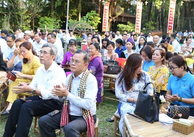 Residentes vietnamitas en el extranjero y jóvenes laosianos y camboyanos que viven en Ciudad Ho Chi Minh asistieron al encuentro (Fotografía: tienphong.vn)