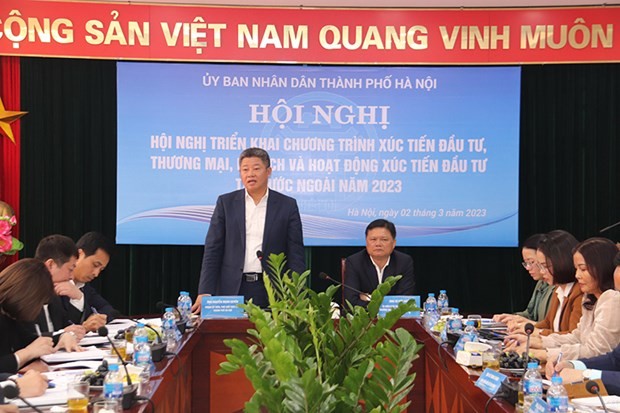 Nguyen Manh Quyen, vicepresidente del Comité Popular de Hanói habla en la conferencia. (Fotografía: baodautu.vn)