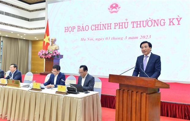El ministro y jefe de la Oficina Gubernamental, Tran Van Son, habla en la conferencia de prensa. (Fotografía: VNA)