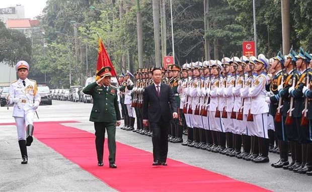 El presidente vietnamita, Vo Van Thuong, asiste al programa (Fotografía: VNA)