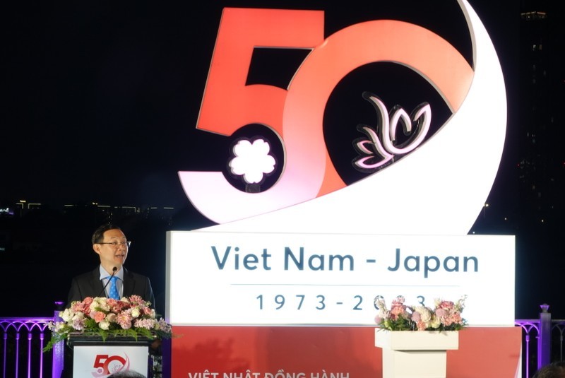 Tran Phuoc Anh, director del Servicio municipal de Relaciones Exteriores de Ciudad Ho Chi Minh, en el evento. 