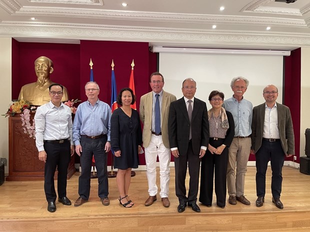 Representantes de la FDFV y de la Embajada de Vietnam en Francia (Fotografía: VNA)