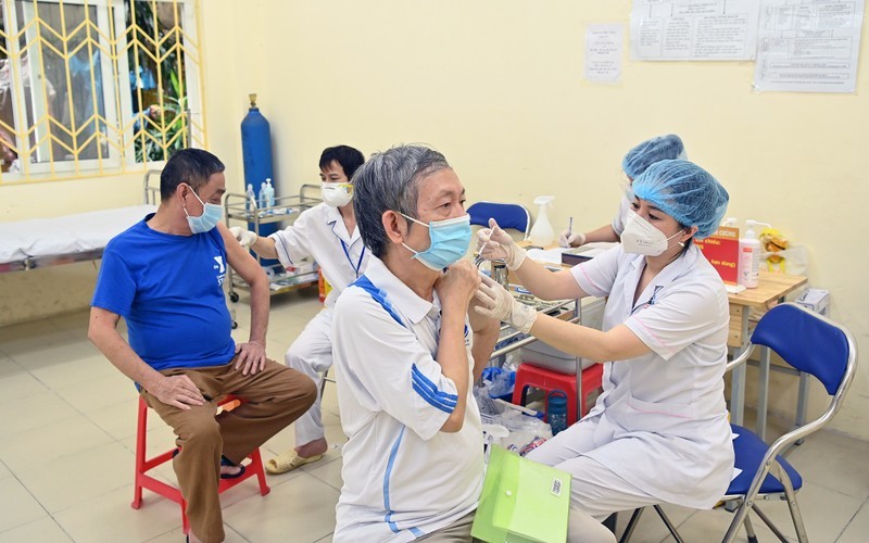 Vietnam fortalece vacunación contra Covid-19 ante el aumento de casos