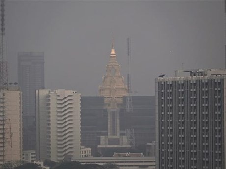 Haze cubre la capital Bangkok (Tailandia) el 18 de abril de 2023. (Fotografía: AFP/VNA)