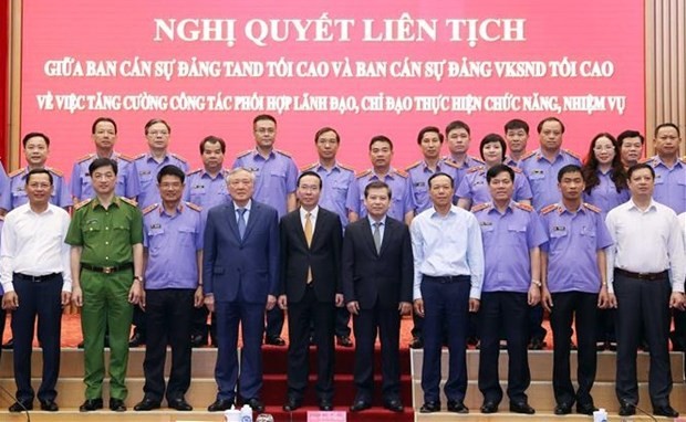 El presidente de Vietnam, Vo Van Thuong, y dirigentes de la Fiscalía Suprema Popular. (Fotografía: VNA)