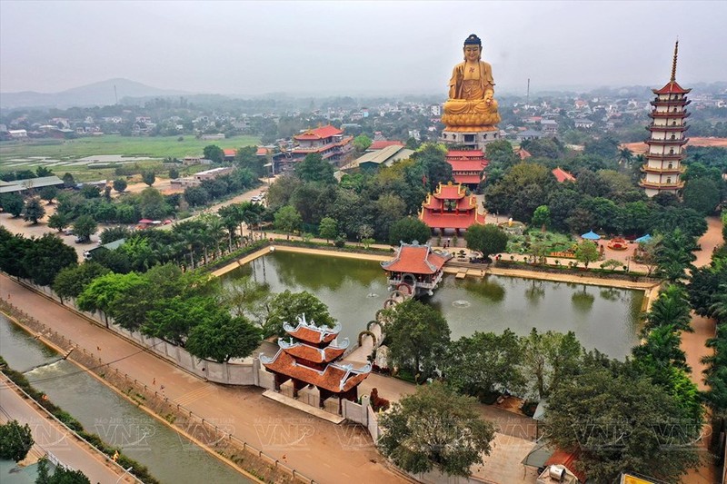 Vista panorámica de la pagoda Khai Nguyen, donde se ubica la estatua de Buda de 72 metros de altura. 