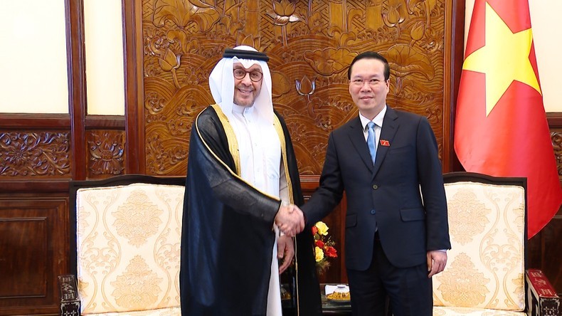 El presidente de Vietnam, Vo Van Thuong, y el embajador de Qatar, Khalid Ali Abdullah Abel (Fotografía: Nhan Dan)