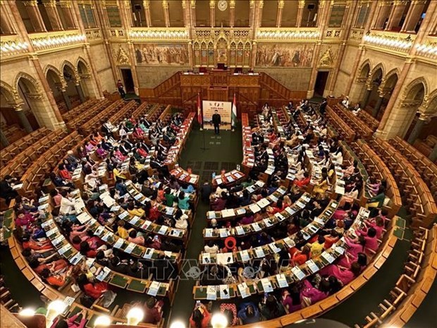 El Foro de Mujeres Vietnamitas en Europa se organiza por primera vez en el Parlamento húngaro. (Fotografía: VNA)