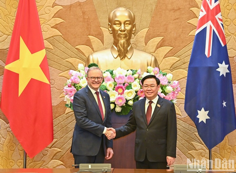 El titular del Parlamento vietnamita, Vuong Dinh Hue, se reúne con el primer ministro australiano, Anthony Albanese (Fotografía: Nhan Dan)