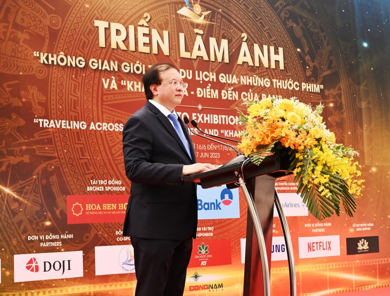 El viceministro de Cultura, Deporte y Turismo Ta Quang Dong habla en el evento. (Fotografía: baodansinh.vn)