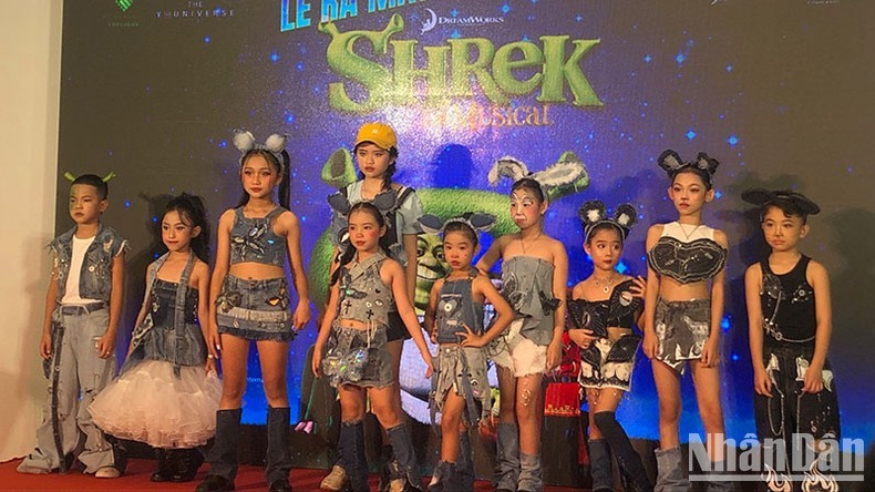 Llevan el musical de Broadway "Shrek" a la Ópera de Hanói