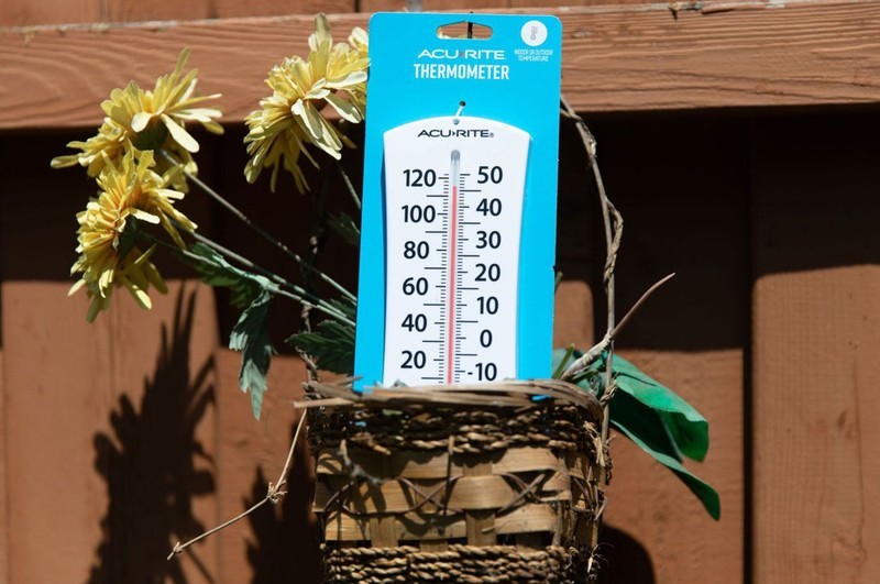 La temperatura exterior registrada en la ciudad de Plano, en el estado estadounidense de Texas, alcanzó el 27 de junio, los 3 dígitos (en grados Fahrenheit). (Fotografía: Xinhua/Shutterstock)