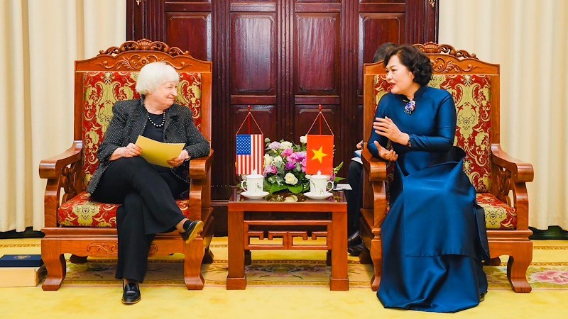 La gobernadora del Banco Estatal de Vietnam (BEV), Nguyen Thi Hong, y la secretaria del Tesoro de EE. UU., Janet L. Yellen.