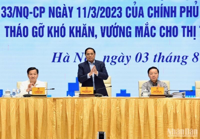 El primer ministro de Vietnam, Pham Minh Chinh, preside la teleconferencia.