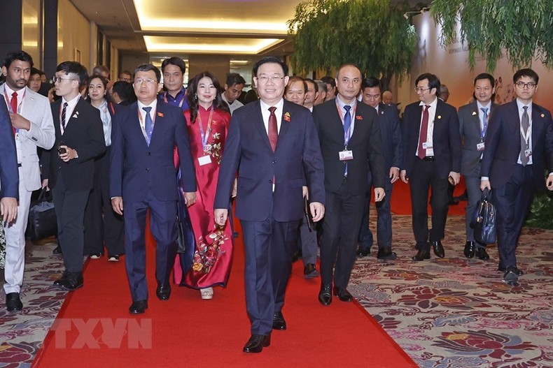 El presidente de la Asamblea Nacional de Vietnam, Vuong Dinh Hue, asiste a la inauguración de AIPA-44.
