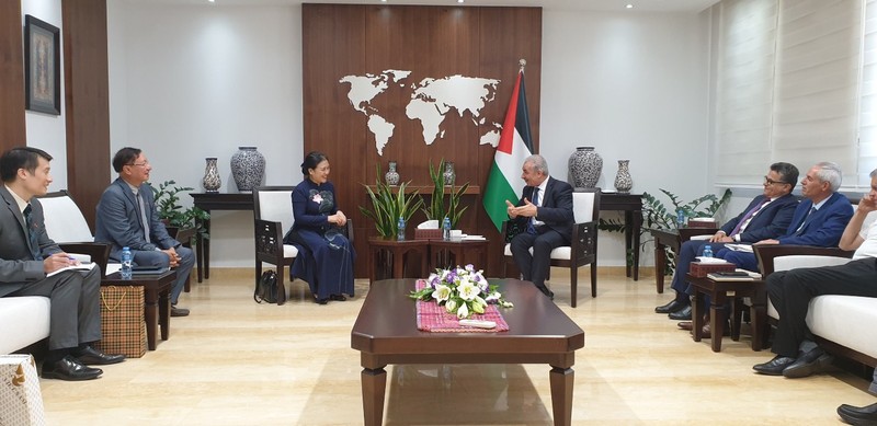 La delegación vietnamita se reúne con el primer ministro palestino, Mohammad Ibrahim Shtayyeh. (Fotografía: thoidai.com.vn)