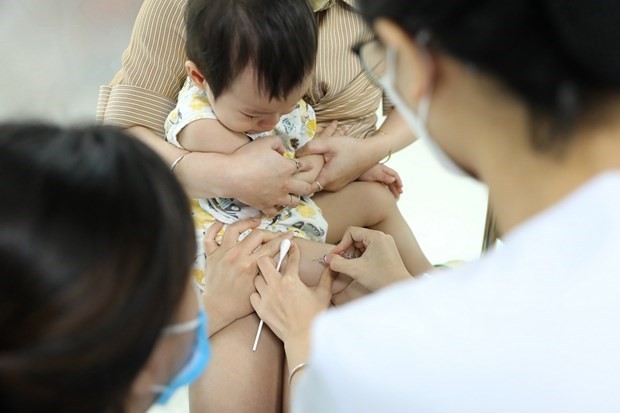 La vacunación para niños en Vietnam (Fotografía: VNA)