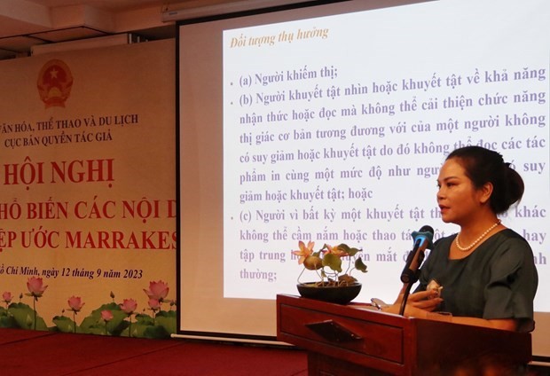 Pham Thi Kim Oanh, subdirectora de la Oficina de Derecho de Autor de Vietnam, pronuncia un discurso en la conferencia en Ciudad Ho Chi Minh el 12 de septiembre. (Fotografía: VNA)