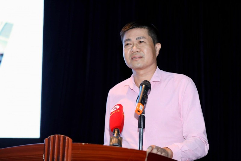 Le Ba Dung, vicepresidente de la Asociación de Turismo de Hanói habla en el evento. (Fotografía: HNUFO)
