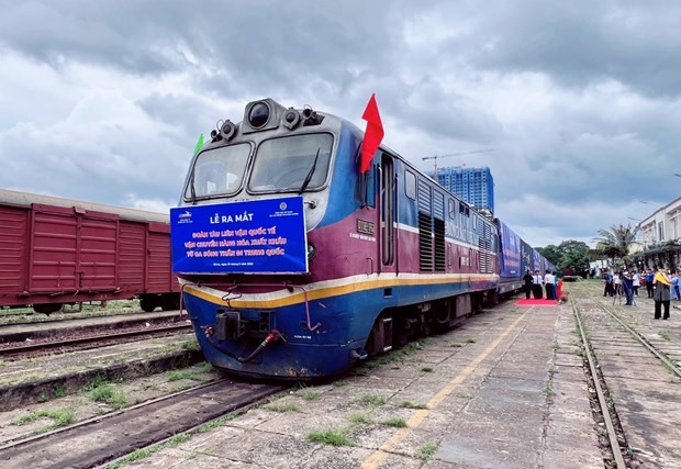 El tren intermodal internacional que transporta 500 toneladas de mercancías partió el 27 de septiembre de la estación de Song Than. (Fotografía: baobinhduong.vn)
