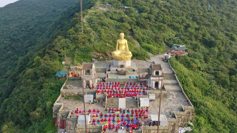 Yen Tu, uno de los destinos favoritos de turistas durante la temporada turística de otoño e invierno. (Fotografía: baoquangninh.vn)