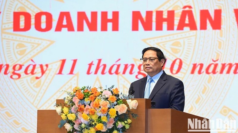 El primer ministro Pham Minh Chinh interviene en el evento. 