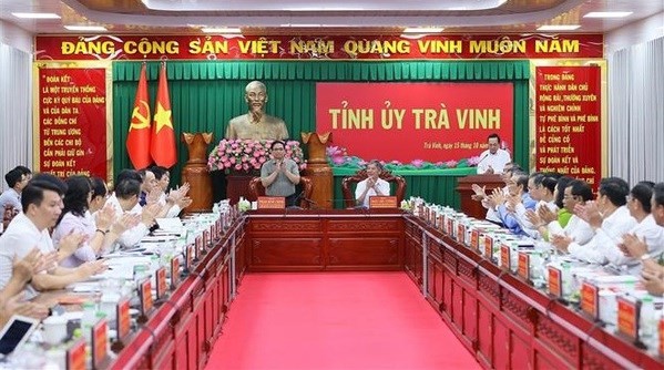 El premier Pham Minh Chinh en encuentro de trabajo con el Buró Ejecutivo del Comité del Partido Comunista de Vietnam en Tra Vinh (Fotografía: VNA)