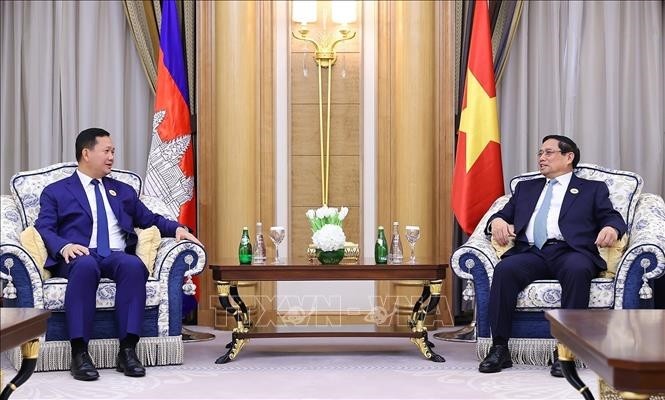 El primer ministro Pham Minh Chinh y su homólogo camboyano, Samdech Thipadei Hun Manet (Fotografía: VNA)