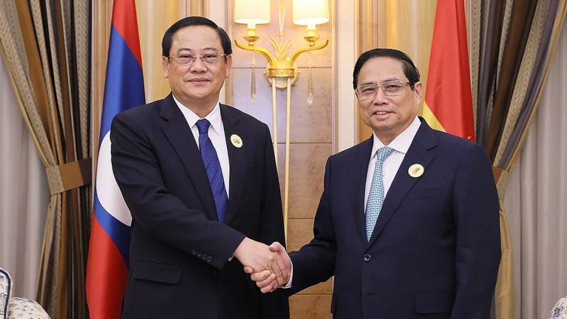 El primer ministro vietnamita, Pham Minh Chinh, y su homólogo laosiano, Sonexay Siphandone (Fotografía: VOV)