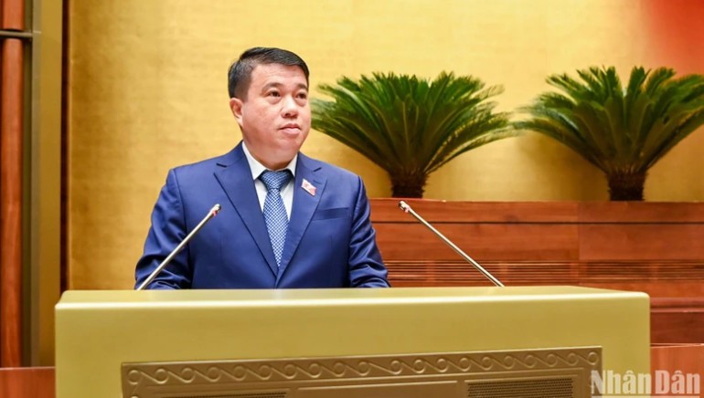 El presidente del Consejo de Asuntos Étnicos de la Asamblea Nacional y el jefe adjunto de la delegación de Supervisión de la misma, Y Thanh Ha Nie Kdam. 