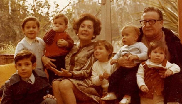Escena en el documental “Allende, mi Abuelo Allende” (Fotografía: Ministerio de las Culturas, las Artes y el Patrimonio de Chile)