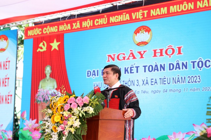 El secretario general de la Asamblea Nacional y jefe de la Oficina Parlamentaria, Bui Van Cuong, habla en el evento. (Fotografía: quochoi.vn)