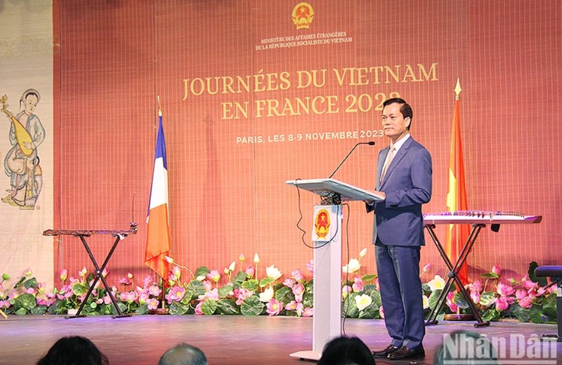 El vicecanciller vietnamita Ha Kim Ngoc habla en el evento.