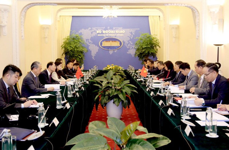 Delegados de Vietnam y China en la reunión. (Fotografía: vietnamnet.vn)