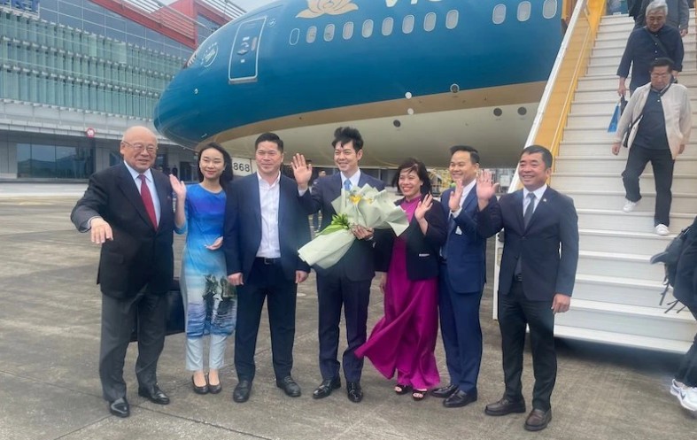 Arriba a Quang Ninh primer vuelo desde Hokkaido 