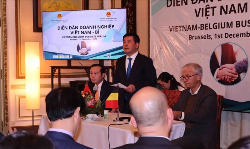 El ministro de Industria y Comercio de Vietnam, Nguyen Hong Dien, habla en el foro (Foto: VNA)