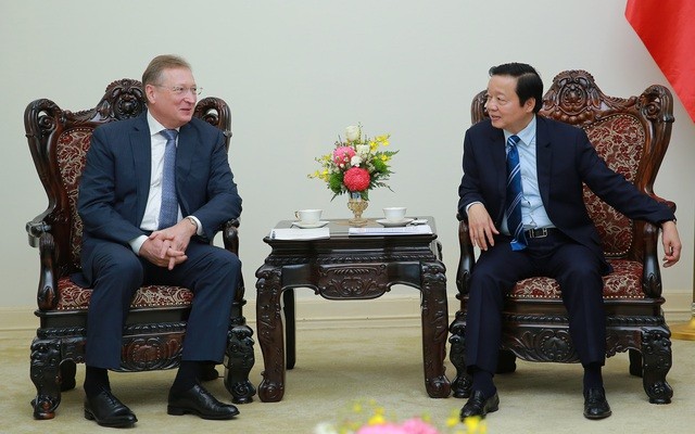 El viceprimer ministro vietnamita Tran Hong Ha recibe a Sergei Kudryashov, director general del grupo petrolero ruso Zarubezhneft. (Foto: VGP)