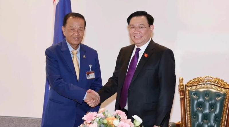 El presidente de la Asamblea Nacional de Vietnam, Vuong Dinh Hue, y su homólogo tailandés, Wan Muhamad Noor Matha. (Foto: VNA)