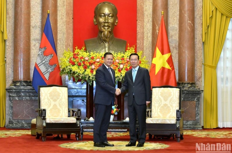 El presidente de Vietnam, Vo Van Thuong, recibe al primer ministro del Camboya, Samdech Moha Bovor Thipadei Hun Manet. 