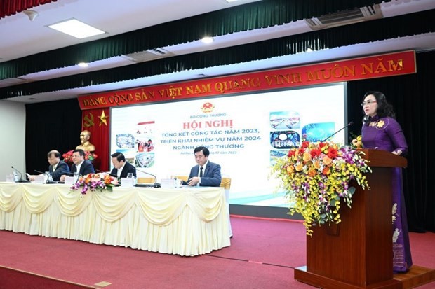 La viceministra de Industria y Comercio Phan Thi Thang en la conferencia (Foto: baodautu.vn)