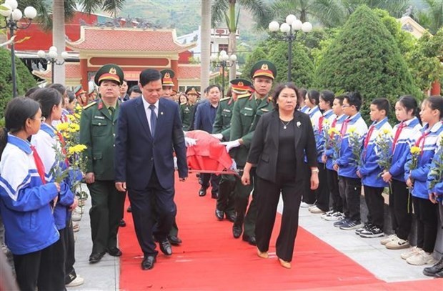 El funeral del soldado Ha Van Om (Foto: VNA)
