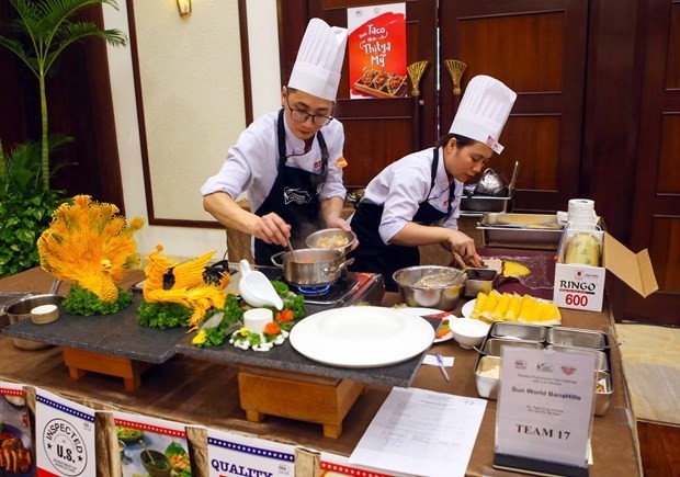 Los chefs participan en el Concurso de Talento de Chefs de Da Nang 2023 (Foto: VNA)